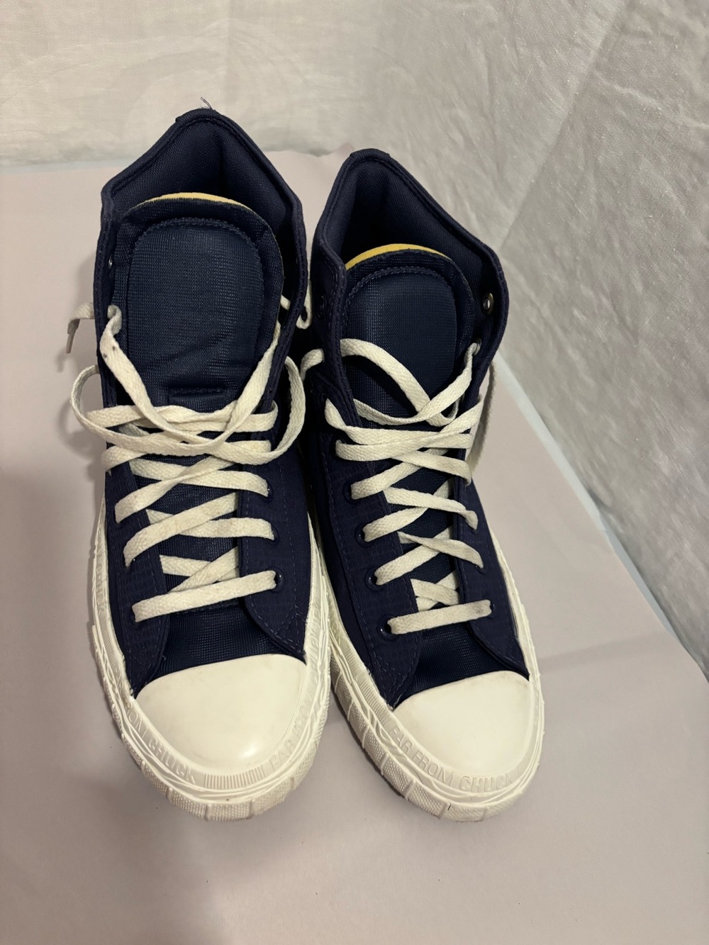 Converse chuck Taylor
Size 10.5